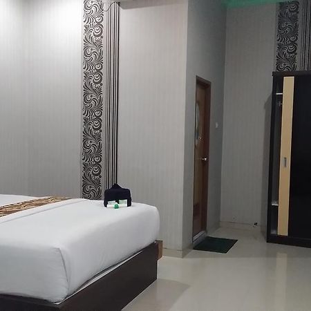 Eljie Hotel Syariah Gorontalo Exterior photo